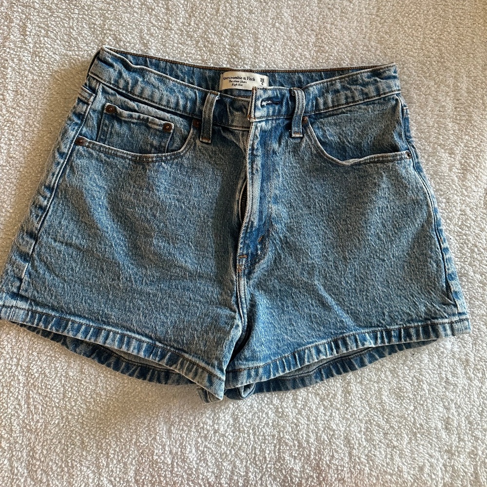 Abercrombie Mom Short High Rise